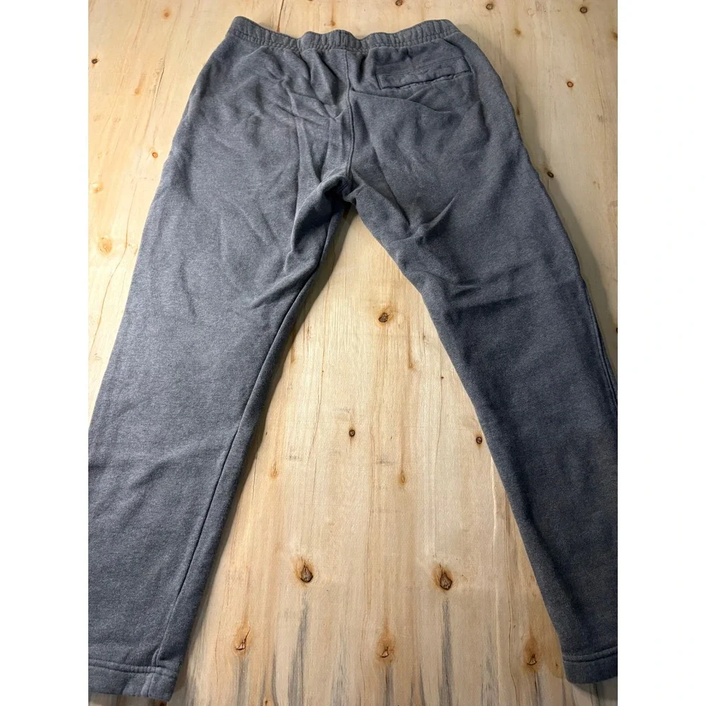 Nike Sportswear Club Fleece Mens Sweatpants Gray Embroidered Logo Joggers Medium